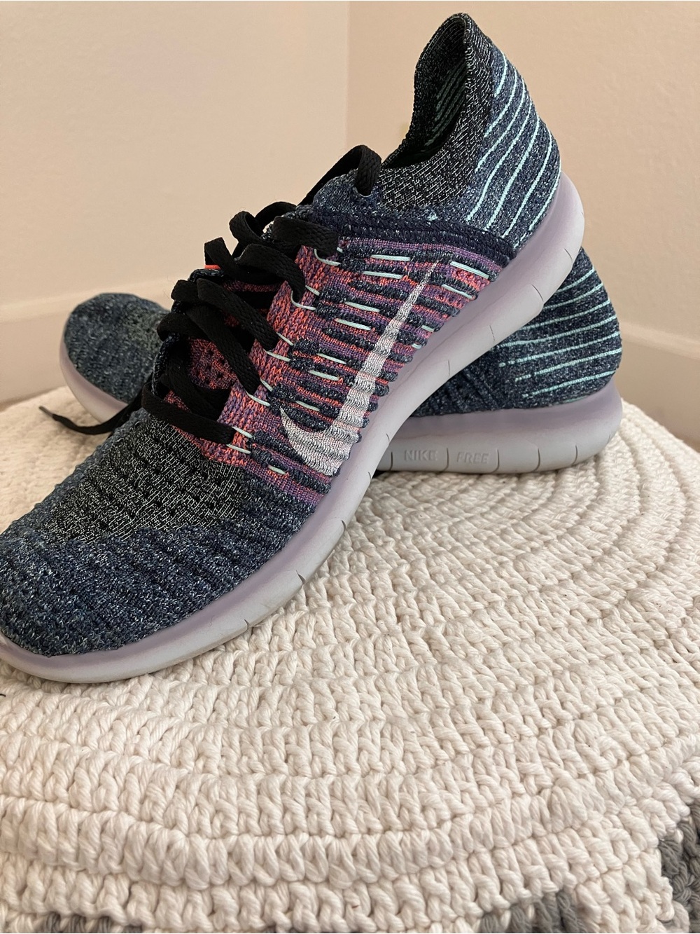 Nike Free  Women’s Running Flyknit shoes Size 8.5 used condition